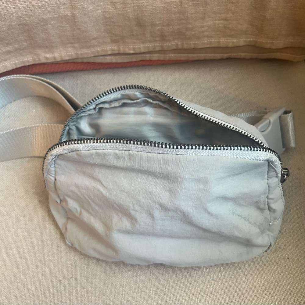 FREE w/purchase gray belt bag